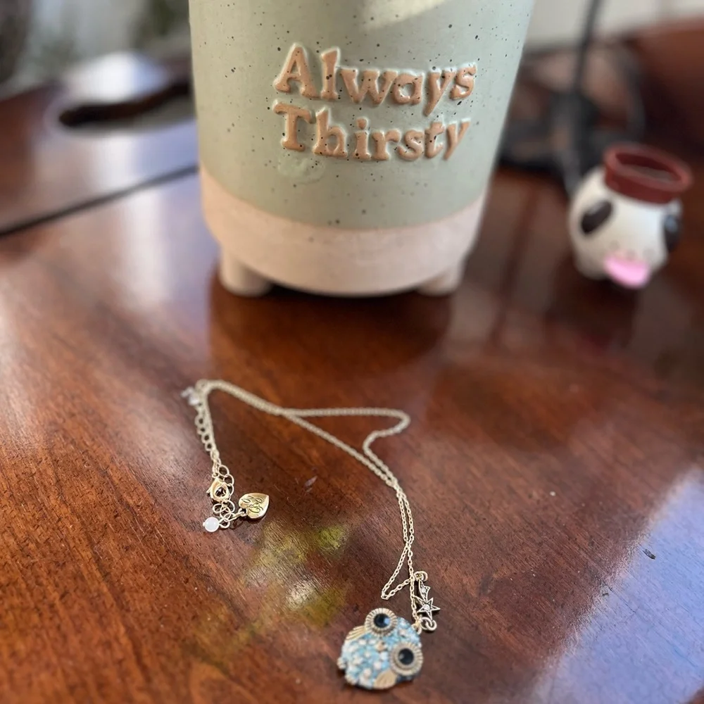 BETSY JOHNSON...Gold Tone,  OWL Pendant Necklace... - Picture 3 of 3